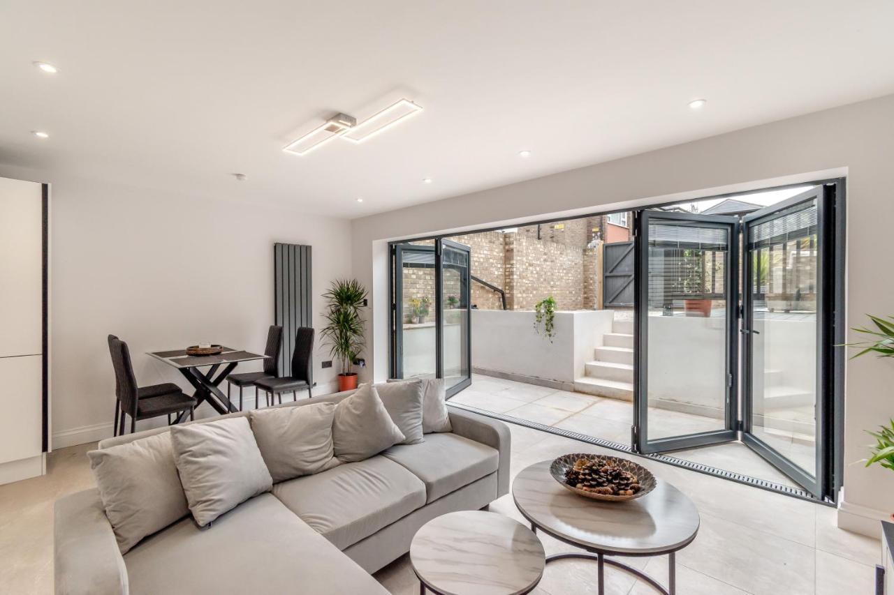 Апартаменты Modern Garden Flat With Private Parking Лондон Экстерьер фото
