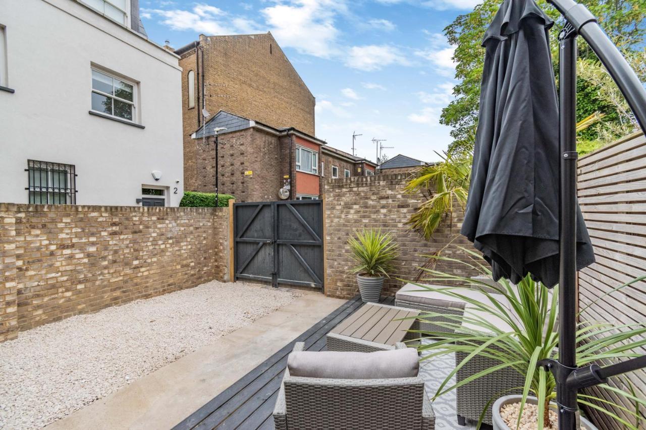 Апартаменты Modern Garden Flat With Private Parking Лондон Экстерьер фото