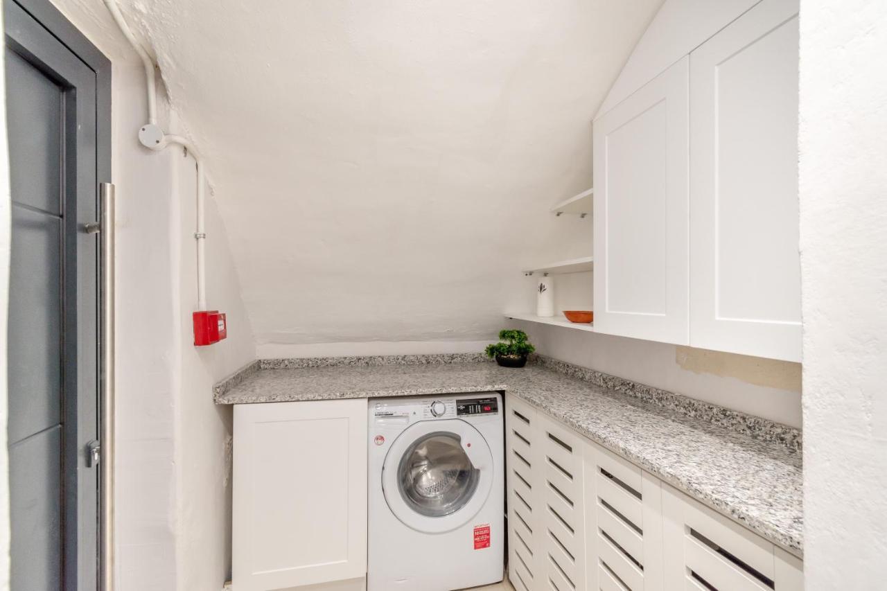 Апартаменты Modern Garden Flat With Private Parking Лондон Экстерьер фото